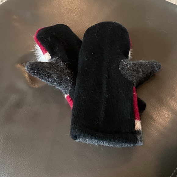 Hand crafted women’s mittens. O/S purchased at craft fair - Picture 3 of 3